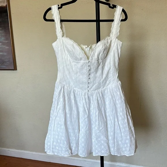 House of CB ‘Brigitte White Cotton Broderie Anglais Corset Mini Dress NWOT sz M - Picture 4 of 14